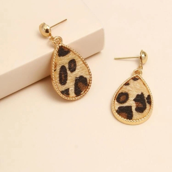 Leopard drop earrings - Picture 3 of 3